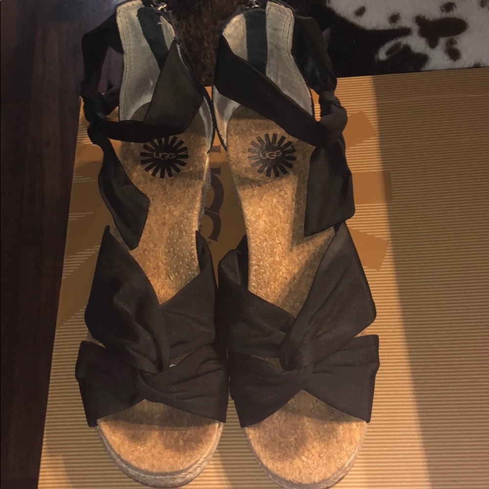 Size 7.5 UGG edges